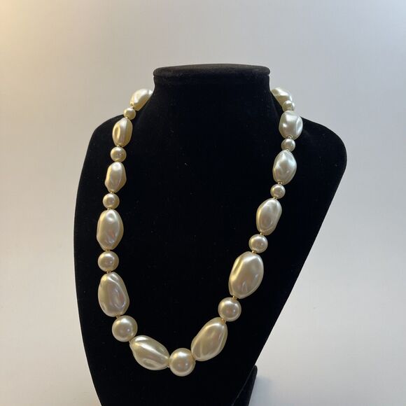 Vintage Necklace Gold Tone Acrylic Chunky Faux Pearl Beaded 16” B#6 - Picture 9 of 15